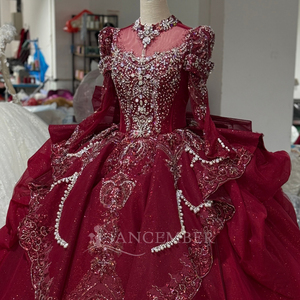 Vestido de Novia Moderno de Lujo Xs272, Estilo Princesa, Color Rojo, Escote Corazón, Mangas Largas, Cola de Capilla, Diseño sin Espalda, Bordado con Cuentas - Product Image 4