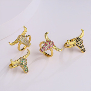 RM1503 Anillo Elegante y Delicado de Oro de 18K con Diamantes y Circonitas Cúbicas, Diseño de Cabeza de Toro, Anillo de Compromiso, Regalo para Ella - Product Image 4