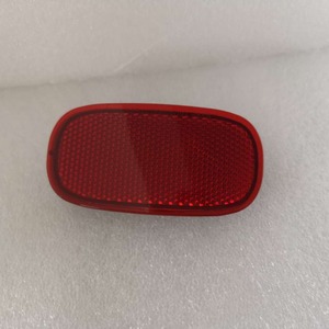 Réflecteur de pare-chocs arrière rouge rectangulaire auto-adhésif en plastique 81910-42010 pour RAV4 1995 - Product Image 2