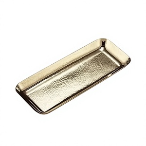Plateau de service rectangulaire Amson en laiton de qualité supérieure, couleur or poli, qualité commerciale, compatible lave-vaisselle et micro-ondes, pour thé/boissons - Product Image 1