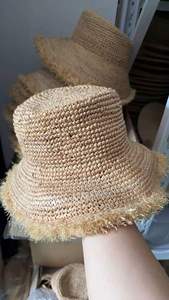 Chapeau de soleil en paille raphia crocheté à la main pour enfants, style mode estivale personnalisé, avec coquillages - Product Image 2