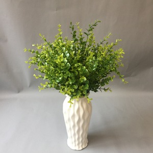 Wen Hope - Ramas Artificiales de Eucalipto, 32 cm, 7 Ramificaciones, 49 Cabezas, Flores de Plástico para Decoración del Hogar - Product Image 3