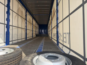 Semi-remorque à rideau en acier à 4 essieux haute capacité pour la livraison urbaine avec réduction du bruit - Product Image 4