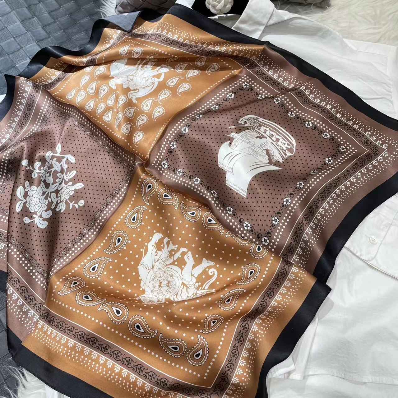 Navire du café gris du désert