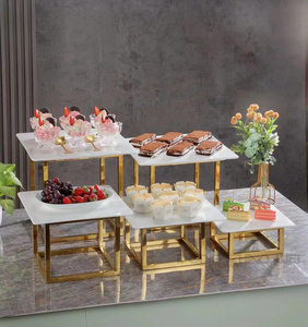 豪華な金色の収納ラック、デザートケーキディスプレイ用鉄製ケーキスタンド、家庭用および結婚式の装飾に - Product Image 2