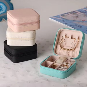 กล่องเก็บเครื่องประดับขนาดเล็กแบบพกพาสำหรับเดินทาง กล่องเก็บต่างหู สร้อยคอสำหรับผู้หญิง กล่องจัดระเบียบแหวน กล่องโชว์เครื่องประดับทำจากหนัง PU - Product Image 4