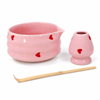 Bol à matcha en céramique rose classique en forme de cœur rouge avec bec verseur pour ensemble de thé matcha personnalisé