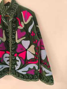 Veste en velours brodée Suzani verte, motif floral vibrant, style folklorique unique, vêtement d'extérieur, veste brodée Suzani colorée - Product Image 4