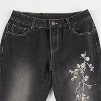 Nouveau pantalon long brodé de plantes légèrement évasé Slim-fit Design Denim Retro Jeans pour les femmes