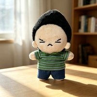 Poupée en peluche KPOP SUGA de 10 cm, figurine en peluche, chemise rayée verte, pantalon en jean, poupée en coton doux, cadeau quotidien pour garçons et filles, pendentif