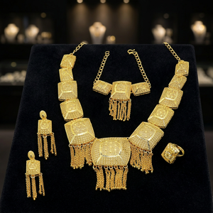 Collares Cortos de Oro Teñido de 14K, 18K y 24K al por Mayor, Collares de Moda, Conjunto de Joyería Tradicional, Conjunto de Joyería de Oro Teñido de Lujo. - Product Image 1
