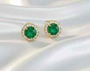 ต่างหูทองคำ 14KT ทรงรัศมี ขายดีอันดับต้นๆ - ของขวัญสำหรับเธอ |   เพชรทรงกลมขนาด 1 มม. (0.17 กะรัต) |   มรกตทรงกลมขนาด 4.80 มม. (0.8 กะรัต) - Product Image 1