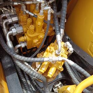 Excavatrice d'occasion Sany SY135 modèle 2016, origine Shanghai, 13 tonnes, godet de 0,6 m, moteur SANY Y135C, puissance de 73 kW, certifiée - Product Image 6