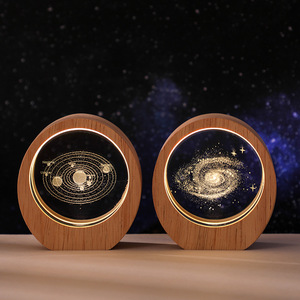Lampe de nuit en bois avec cadre en cristal géométrique 3D, base éclairée, décorations de bureau créatives, cadeaux souvenirs, vente en gros d'usine - Product Image 1