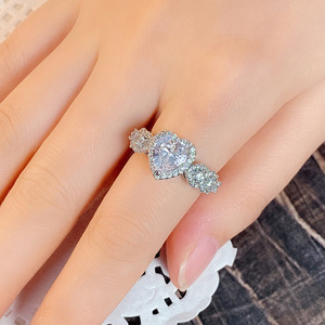 Anello di Proposta a Forma di Cuore per Donne, Regalo Romantico alla Moda, Gioiello da Dito - Product Image 2