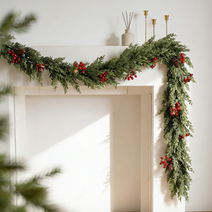 Ghirlanda Natalizia Personalizzata in PE/PVC con Foglie di Ciliegio e Rami di Pino - Decorazione da Parete Ignifuga Ecologica Fatta a Mano per Feste - Product Image 2