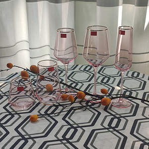 Copas de Vino Rosadas con Borde Dorado, Elegantes y Modernas, Diseño de Flauta de Vidrio Soplado a Mano para Fiestas y Decoración de Bodas - Product Image 5