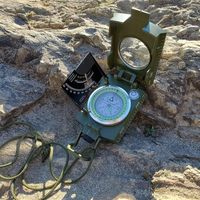 Boussole de navigation multifonctionnelle avec inclinomètre, résistante aux chocs et étanche pour la randonnée et le camping