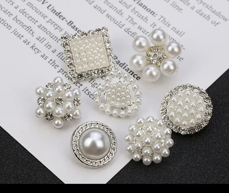 New Pearl Button Korean Version Small Fragrance Hand-stitched Round Drill Button Women's Brooch Decorative Accessories