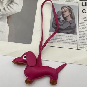 Phụ kiện móc khóa da PU hình chó dachshund dễ thương, kiểu dáng cổ điển, làm thủ công, chất liệu da cao cấp, bán buôn, cửa hàng thú cưng - Product Image 4