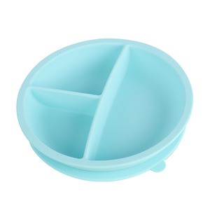 Assiette bébé en silicone avec compartiments et base à ventouse pour l'alimentation des nourrissons et des tout-petits, forme ronde rose - Product Image 2