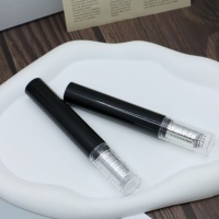 Tube de rouge à lèvres vide Yuecai Slim, noir mat, avec capuchon côtelé transparent et embout chromé incliné, pour baume à lèvres, contenant cosmétique, vente en gros