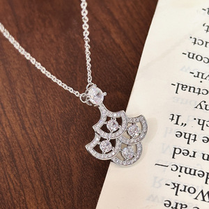 Collana a doppio strato con farfalla <span class=keywords><strong>e</strong></span> fiore in ottone, con <span class=keywords><strong>stelle</strong></span> <span class=keywords><strong>e</strong></span> diamanti - Gioiello semplice con catena a collare - Product Image 5