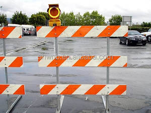 Barrière <span class=keywords><strong>de</strong></span> sécurité routière <span class=keywords><strong>Angle</strong></span> <span class=keywords><strong>de</strong></span> contrôle <span class=keywords><strong>de</strong></span> foule Type <span class=keywords><strong>de</strong></span> fer Barricade temporaire Barrière <span class=keywords><strong>de</strong></span> route portable Guide Board Barricade Stand - Product Image 2