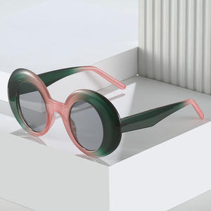 Gafas de verano <span class=keywords><strong>Comprar</strong></span> a granel Gafas de sol Hombres Alta calidad 2023 Tonos para mujeres Marco grueso Gafas de sol con forma ovalada - Product Image 1