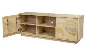 Meuble TV bas Paxton en bois massif naturel avec deux armoires de rangement et étagères ouvertes pour médias - Product Image 5