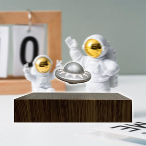 Incredibile Mini UFO Levitante Giocattolo con LED Interno Proiettore Stellare Rotante a 720° Lampada da Tavolo per Decorazione Casa Camera da Letto Regalo - Product Image 1