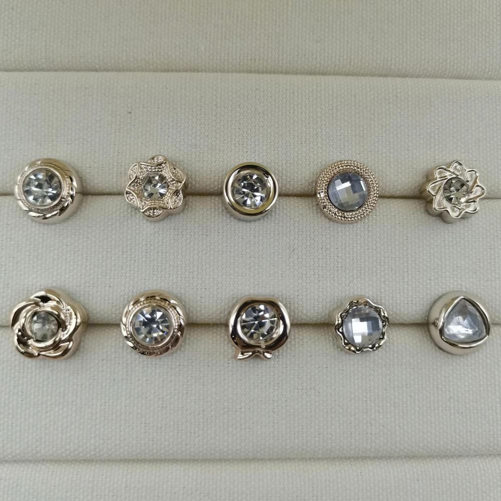 003 Strass synthétiques 10 pièces