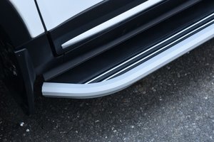 Marchepieds latéraux pour SUV Aftermarket Territory Equator Silver avec base en aluminium noir - Product Image 5