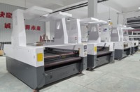 Machine de découpe automatique de tissu 1820 1830, vêtements de sport, t-shirt, tissu non tissé imprimé par sublimation, machine de découpe au laser