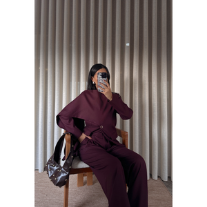 Ensemble de costume pour femme modèle Massim bordeaux, veste à col châle et pantalon - Product Image 1