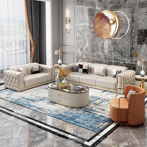 طقم أريكة ذهبي بتصميم جديد لمقعد واحد واثنين وثلاثة مقاعد، أرائك جلدية فاخرة على الطراز الإيطالي، طقم أريكة مخصص للفيلات وغرف المعيشة - Product Image 3