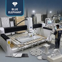 Machine de découpe de dalles de quartz haute précision 4+1 axes avec broche à refroidissement par eau pour la découpe de trous d'évier de cuisine