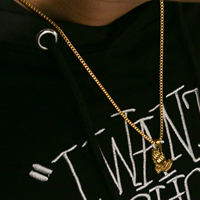 Mode dames pendentif prier main collier en acier inoxydable 18k plaque d'or pendentif main humaine avec chaîne de boîte