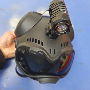Casque tactique K9 noir à visière unique, résistant aux chocs, avec lampe torche et lampe flash pour chiens de travail, usage extérieur - Product Image 2