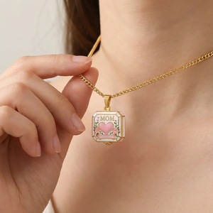Collana all'ingrosso in rame placcato oro, girocollo alla moda con scatola quadrata apribile, motivo floreale con zirconi, trendy, per <span class=keywords><strong>la</strong></span> <span class=keywords><strong>festa</strong></span> <span class=keywords><strong>della</strong></span> mamma - Product Image 2