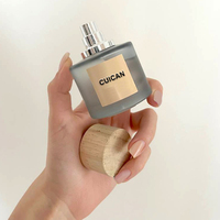 Bouteille de Parfum Ronde en Verre Dépoli Clair 30ml 50ml 100ml avec Bouchon en Bois pour la Vente en Gros