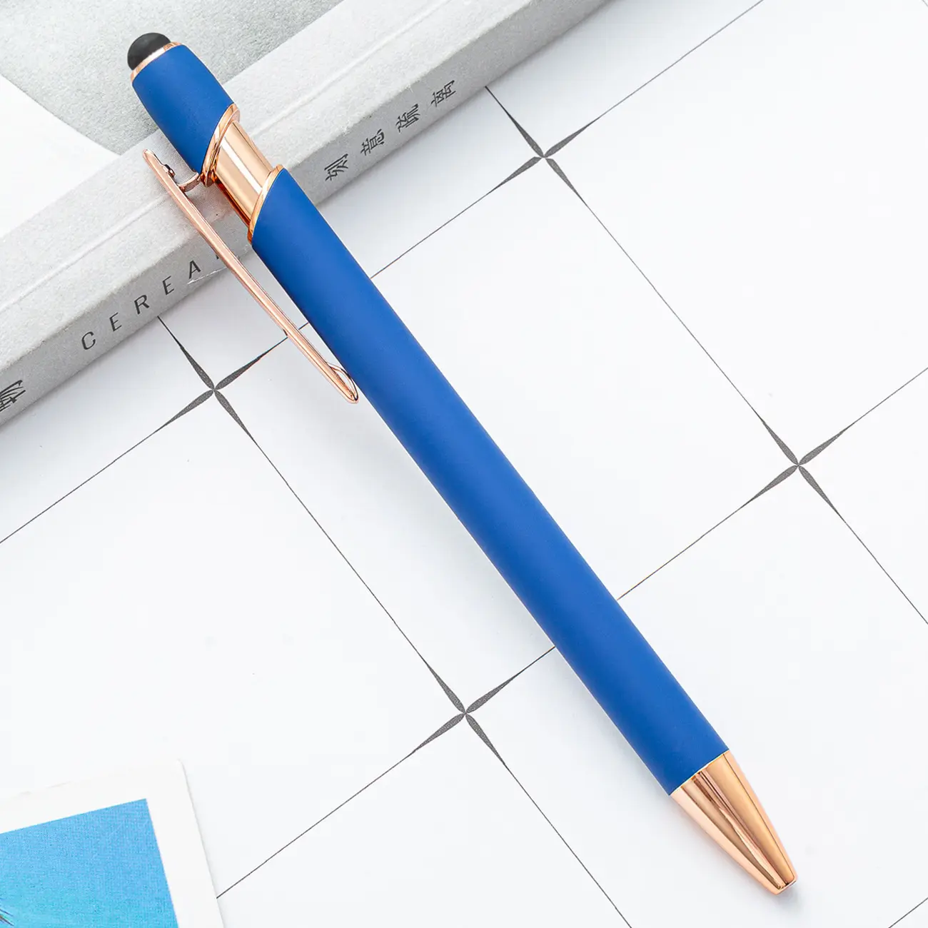 Luxe Merk Schrijven Gepersonaliseerde Multi-Functie Soft Touch Promotie Aangepaste Bal Punt Metalen Pen Met Stylus Logo Gedrukt