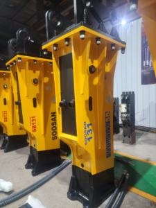 Martillo Hidráulico Soosan SB 131 con Motor para Excavadoras de 30-45 Toneladas, Uso en Construcción y Demolición - Product Image 4