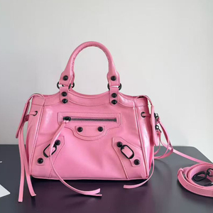 Pochette de luxe pour femme, imperméable, à rivets, motif géométrique, avec logo, et bandoulière amovible, style motard tendance - Product Image 3