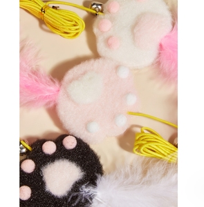 Jouet interactif pour chat en forme de patte de chat en peluche, avec ventouse, cordon élastique, plumes et clochette, très populaire - Product Image 6