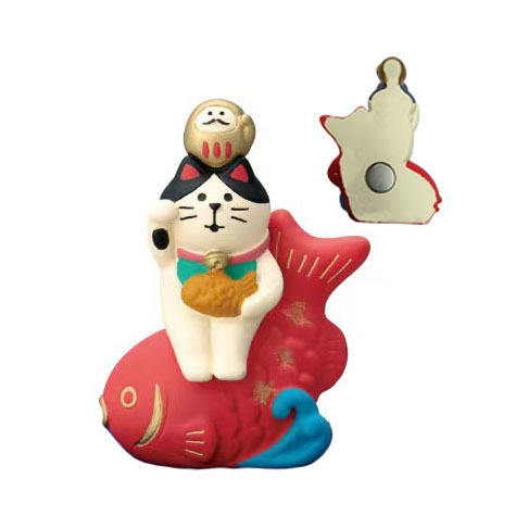 สติกเกอร์รูปปลาแมวถูกติดไว้บนตู้เย็น