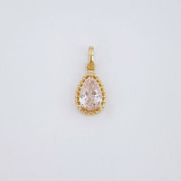 Ciondolo in Oro 18K con Diamante Rosa Sintetico, Minimalista, alla Moda, Fresco e Versatile, a Goccia/Pera, con Catene Delicate e Charm Elegante