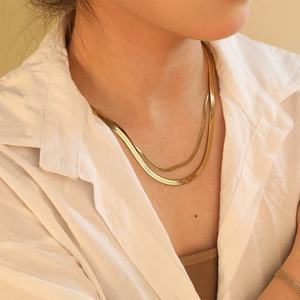 Collar de Cadena de Espiga Plana Lisa de Acero Inoxidable con Baño de Oro de 18k, Clásico y de Moda, Personalizable, de Gran Venta - Product Image 1