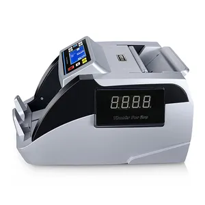 ماكينة احترافية صغيرة لحساب العملات عند منضدة الفواتير الاحترافية عند وضع بطاقات الائتمان الخلفية في البنك
