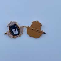 Badges en émail doré personnalisés, fabrication directe usine, badges en métal en forme de cygne pour vêtements de luxe, uniformes et accessoires de mode